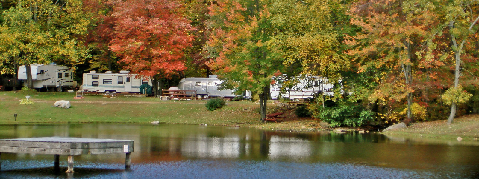 Lakeside campsites at Nelson’s Family Campground